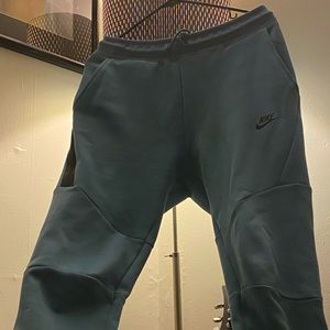 Nike Sportswear Tech Fleece
Men's Washed Joggers NEVER WORN TAGS ARE GONE CLEAN!